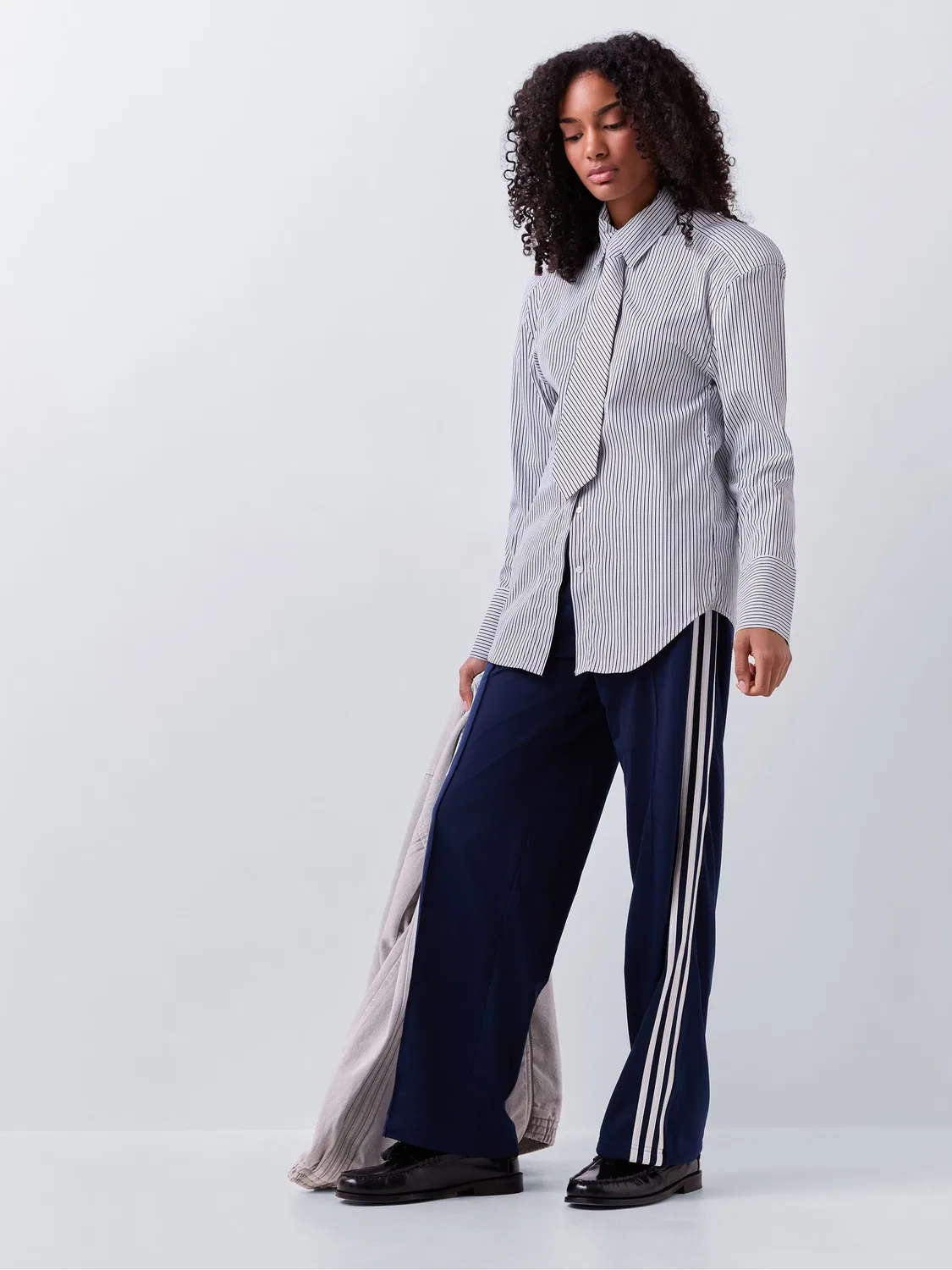 Штаны свободного кроя Firebird adidas originals, темно-синие с белым