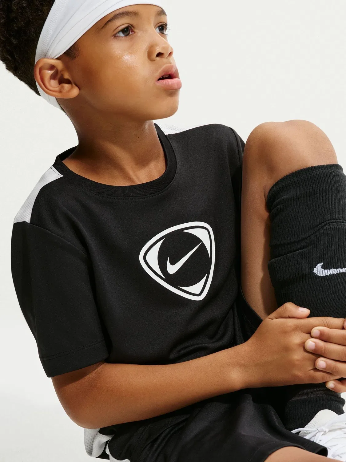 Футболка футбольная Nike Academy+ Big Kids Dri-FIT, черно-белая — фото 4