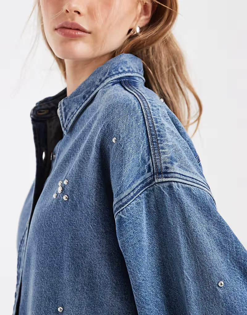 Джинсовая рубашка Levi's с эмалированным рисунком, средне-синий — фото 2