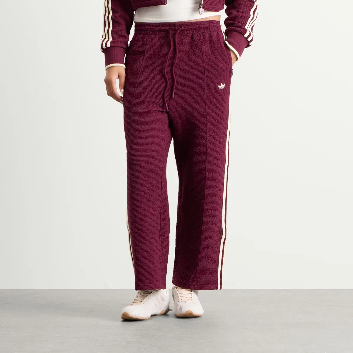 Женские спортивные брюки свободного кроя Firebird Track Pant Adidas, Maroon & Vivid Red — фото 2