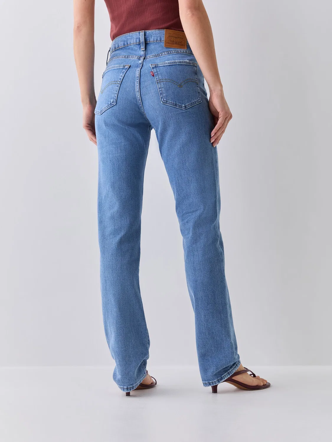 Джинсы прямые, высокая посадка Levi's 724, Mid Blue Denim — фото 3