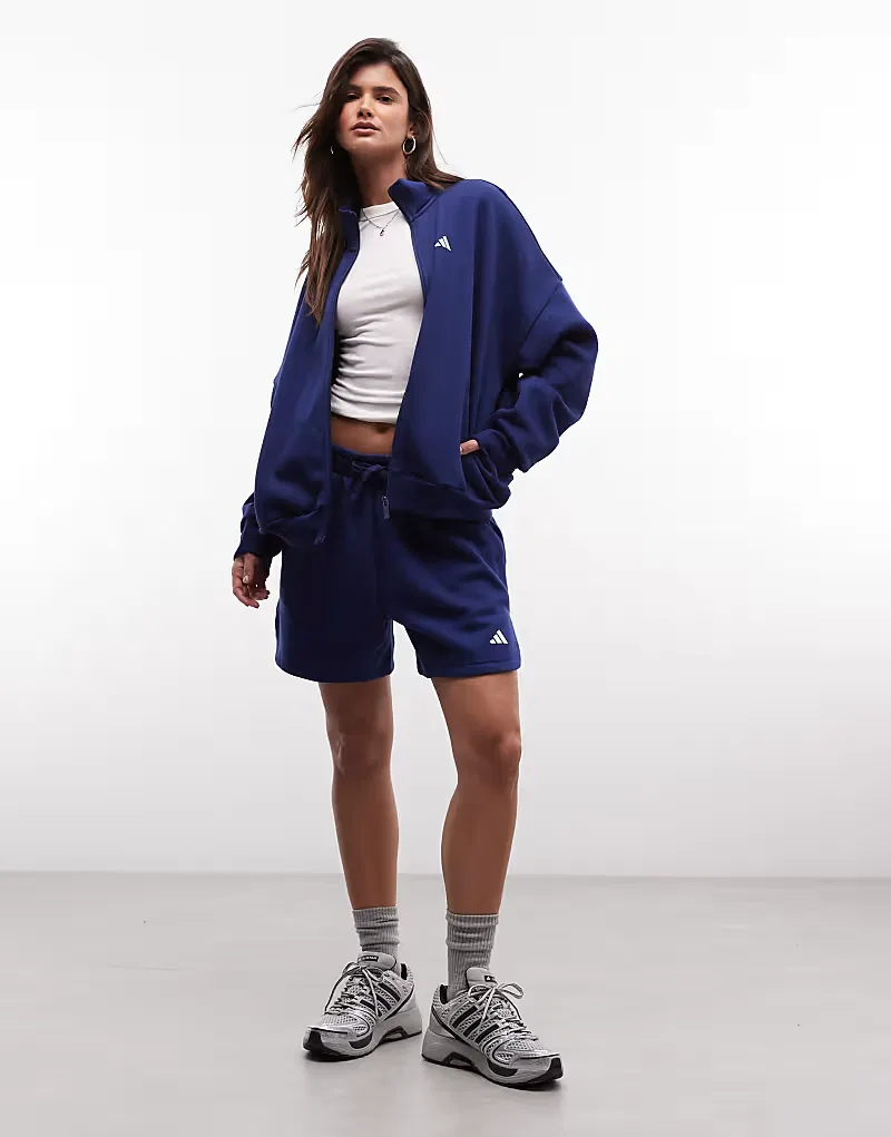 Спортивная куртка Adidas Sportswear Three Stripes Studios с длинными рукавами, темно-синий — фото 2