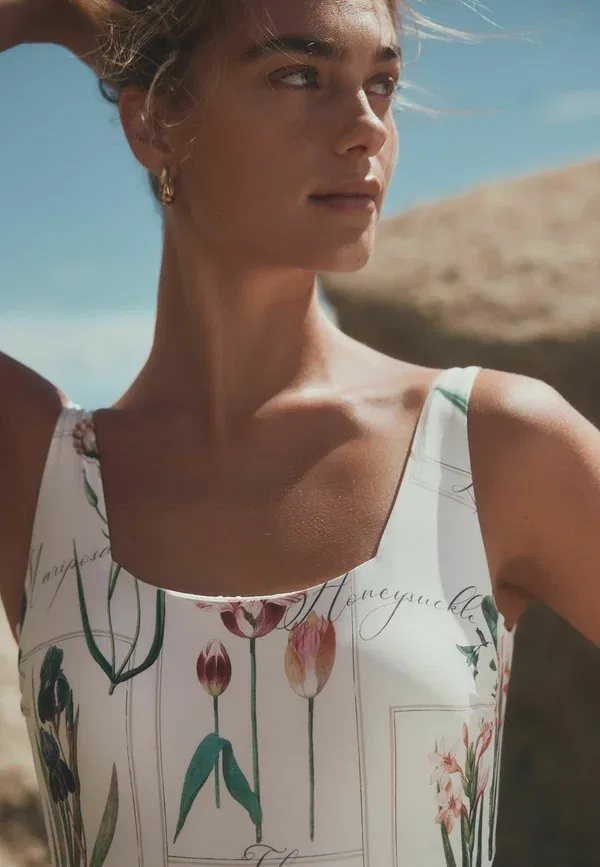 Купальник с цветочным принтом Tall fit - scoop square neck swimsuit Next, White Floral, белый — фото 4
