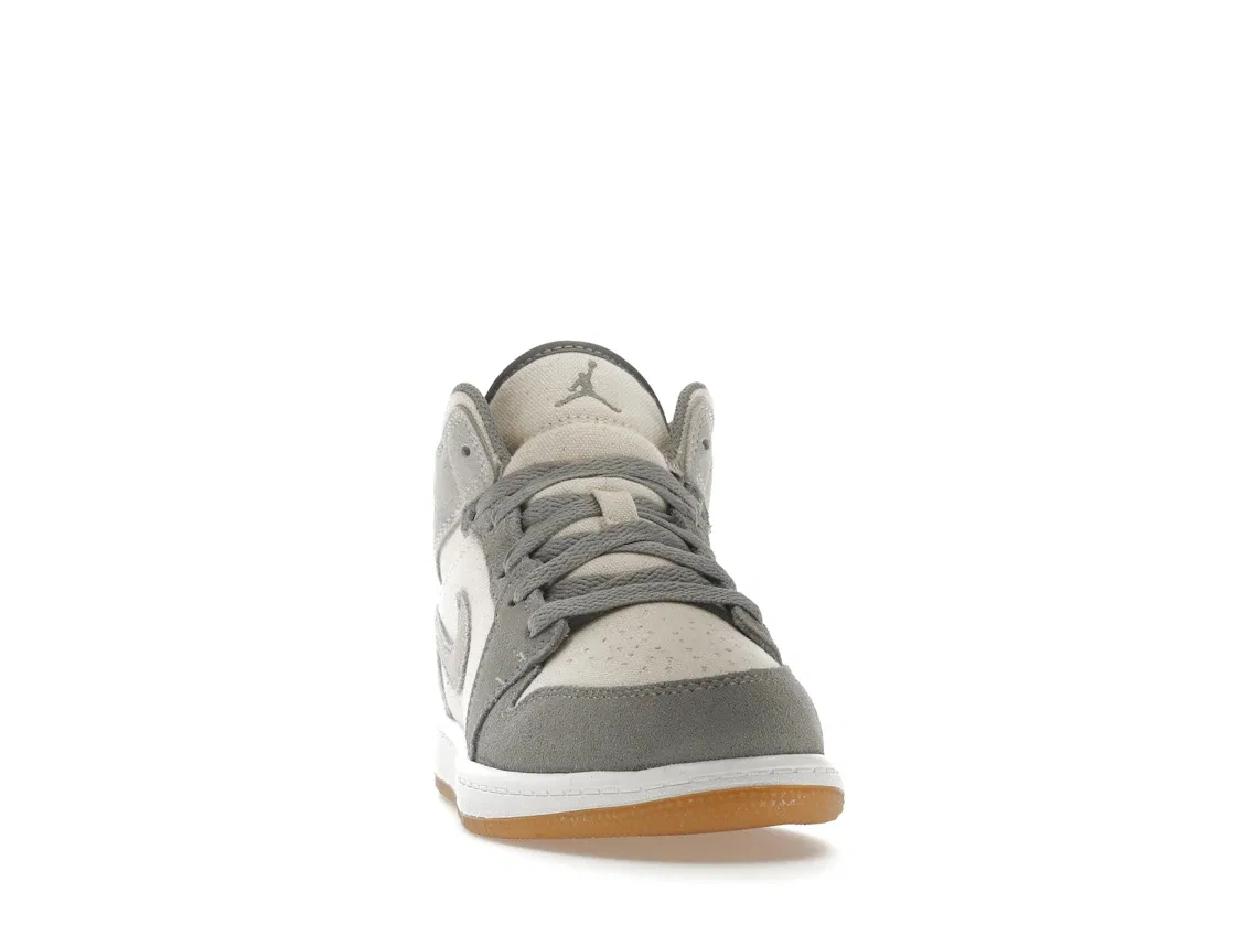 Детские кроссовки Lifestyle с канвасом и замшей Jordan 1 Mid SE, Coconut Milk Particle Grey White Gum — фото 2