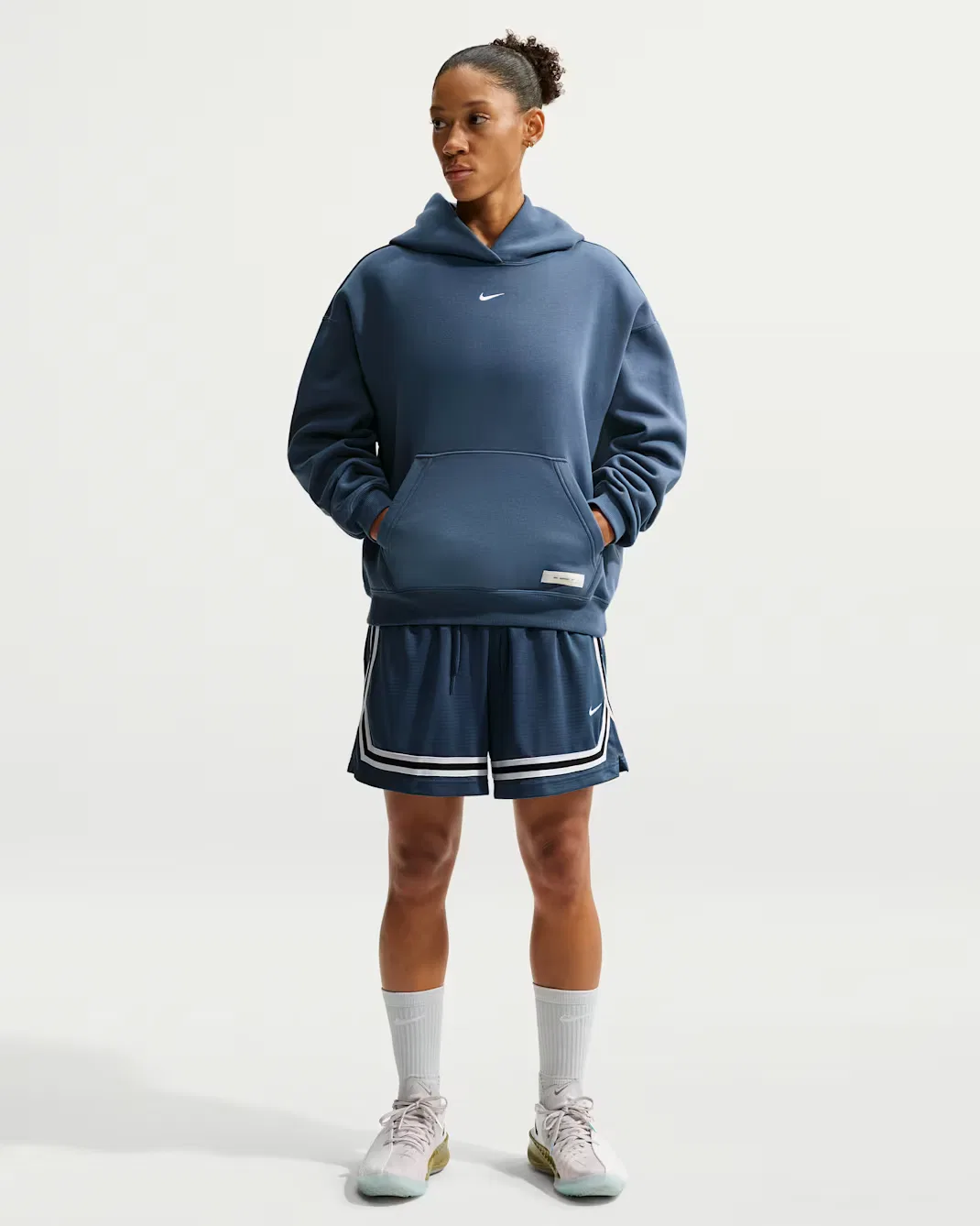 Женская спортивная баскетбольная толстовка Therma-FIT Nike, New Slate/White — фото 4