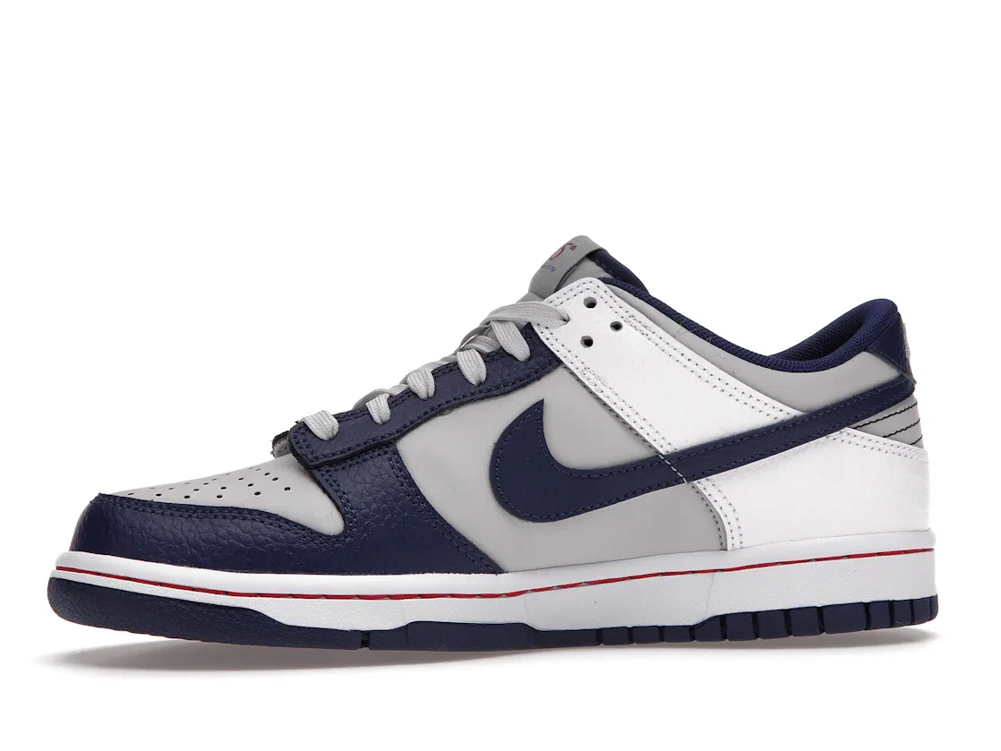Детские кроссовки Lifestyle с принтом Nike Nike Dunk Low EMB, Grey Fog/White/Blue Void/Blue Void — фото 3