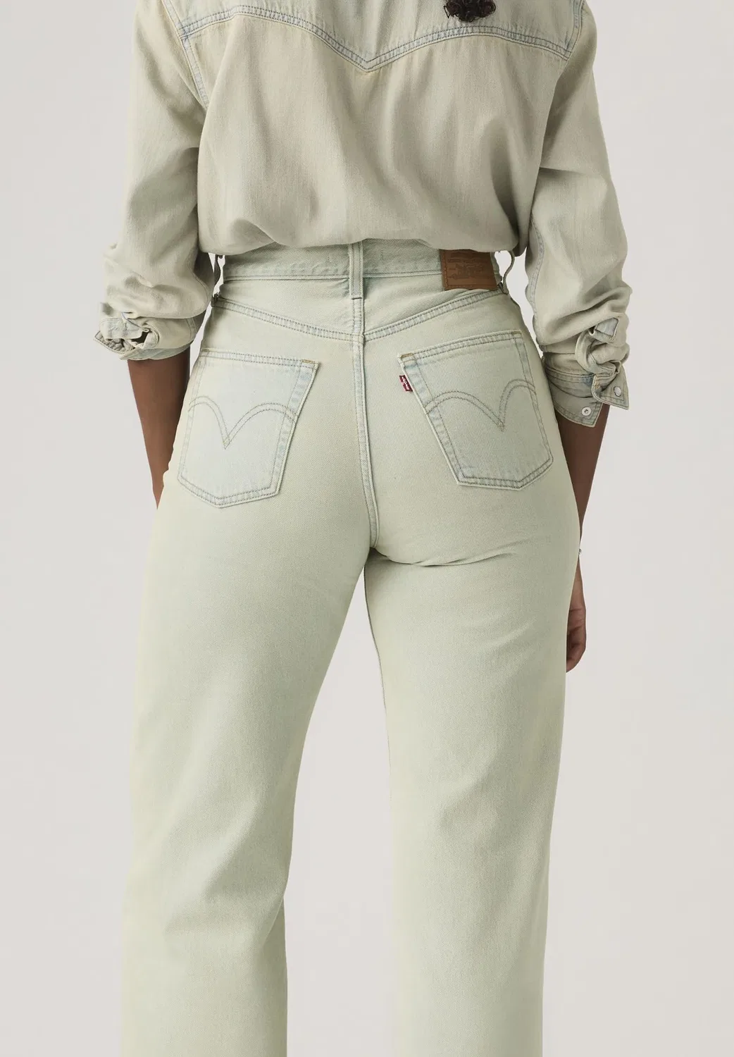 Женские джинсы с широкой штаниной Ribcage Wide Leg H223 Levi's, De Oro — фото 4