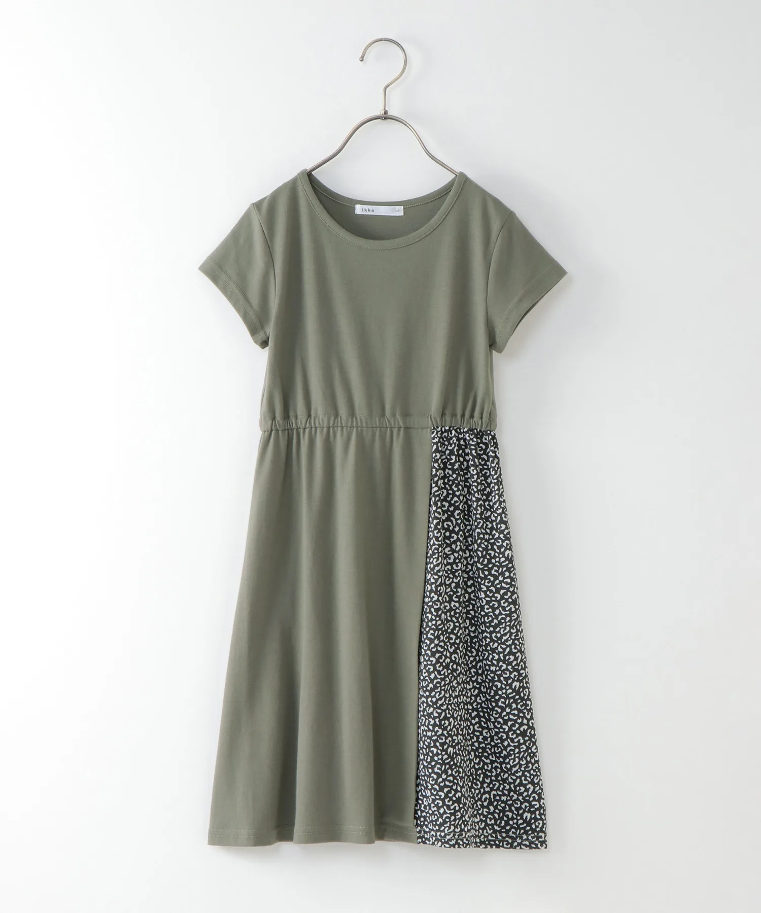 Детское платье с леопардовым узором и боковой сборкой ikka темно-зеленое
