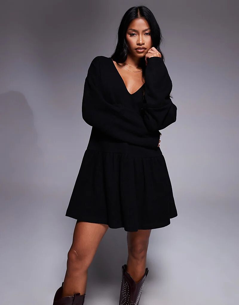 

Супермягкое мини-платье ASOS DESIGN с V-образным вырезом и заниженной талией черного цвета