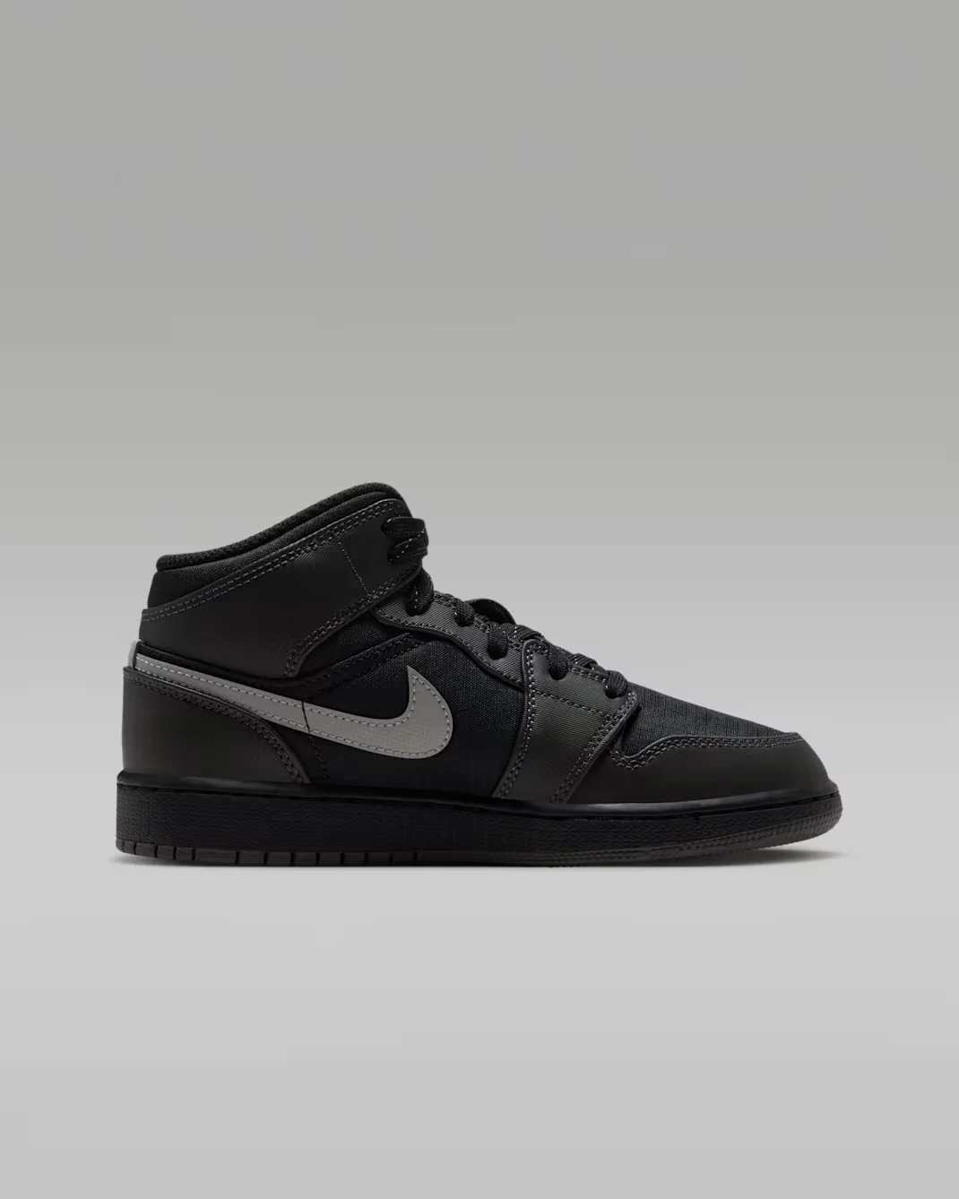 Кроссовки подростковые Nike Air Jordan 1 Mid Utility, черный — фото 2