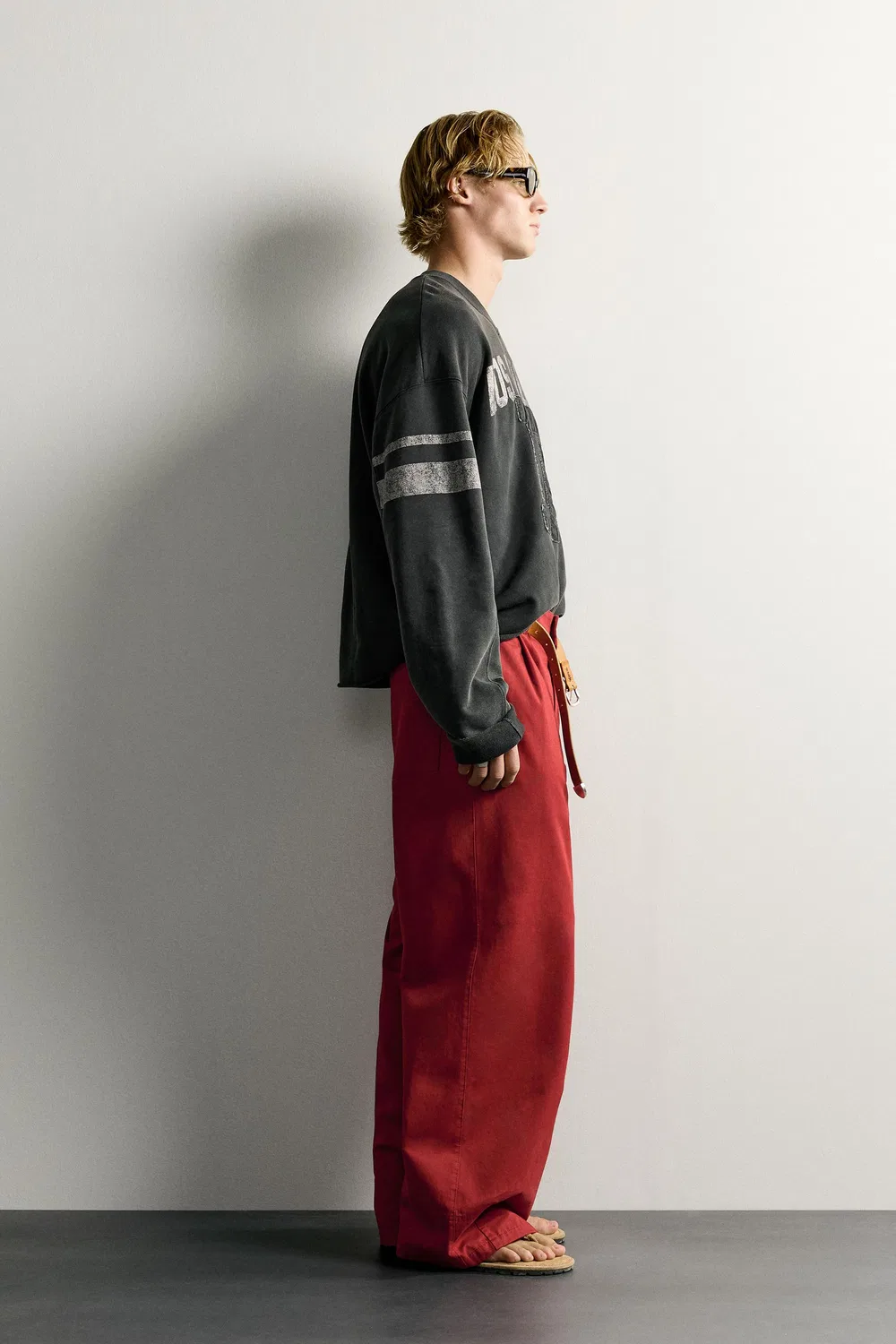 Винтажная толстовка укороченного кроя с нашивками и эффектом потертости ZARA, Black — фото 4