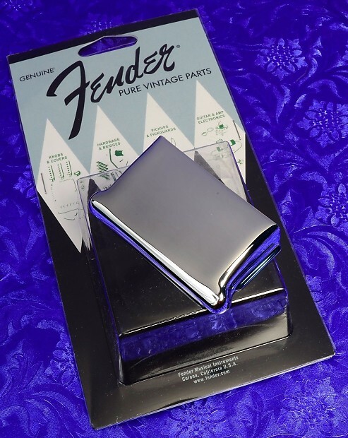 

Чехол для бриджа Fender Vintage Strat Stratocaster, хром, 0992270100 Fender Vintage Strat Stratocaster Bridge Cover, Chrome 099-2270-100