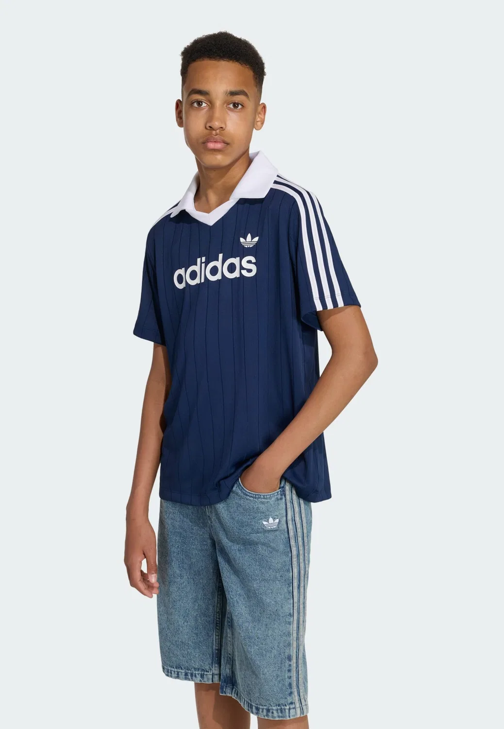 Футболка Adidas Originals темно-синего цвета — фото 2
