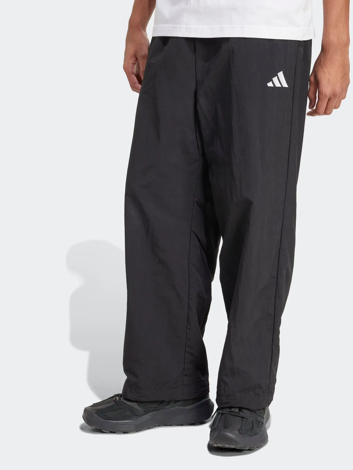Джоггеры с принтом adidas, черный
