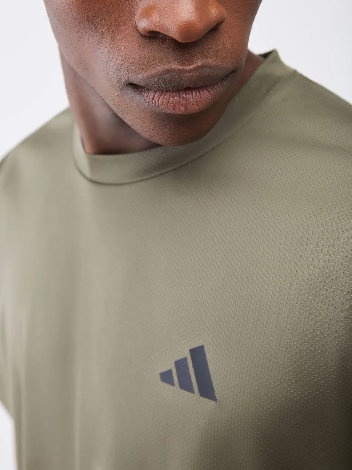 Футболка тренировочная Workout Essentials Base adidas, хаки — фото 3