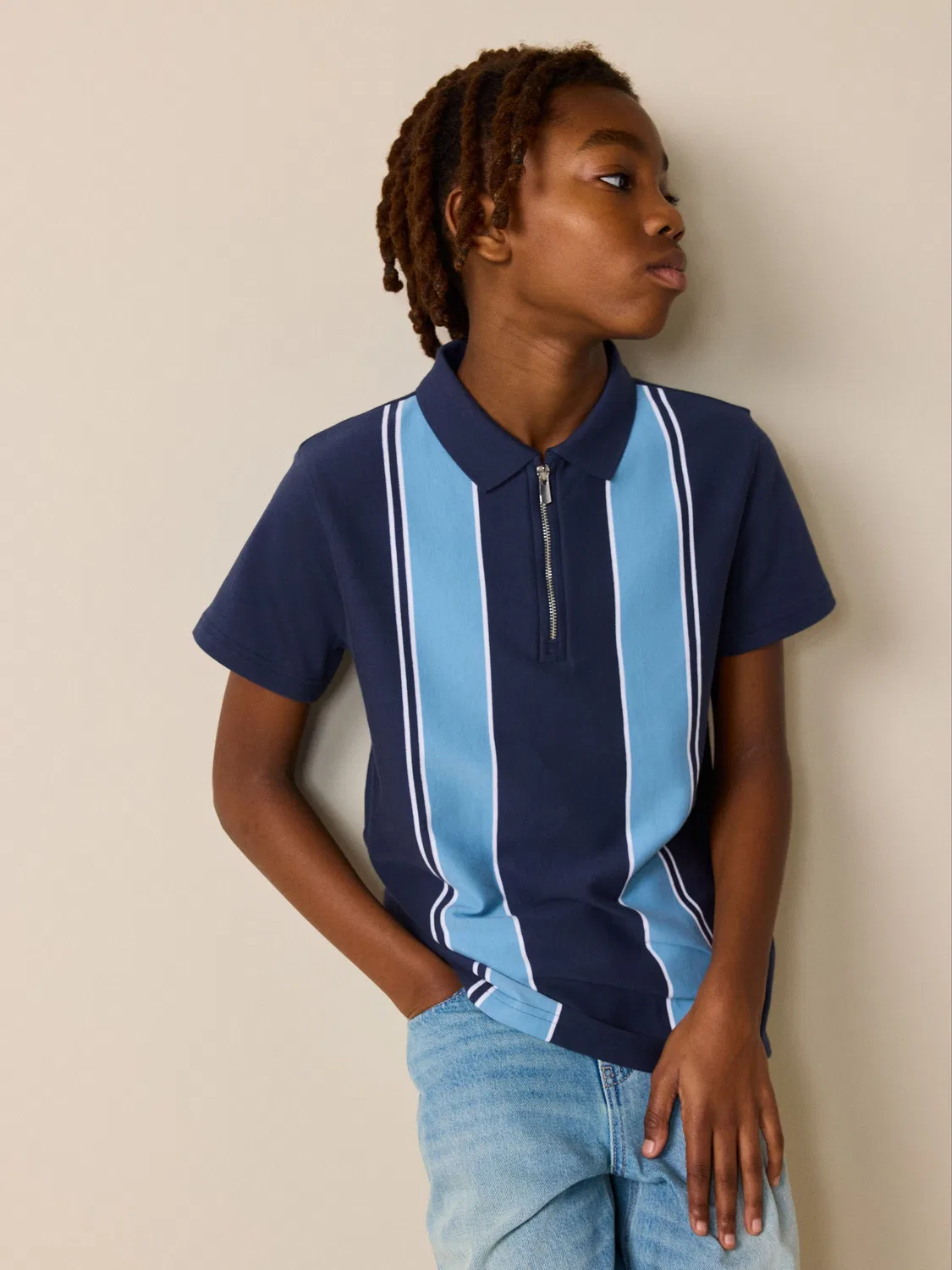 Поло с вертикальными полосками и молнией, модель Vertical Stripe Zip Neck Next, темно-синий