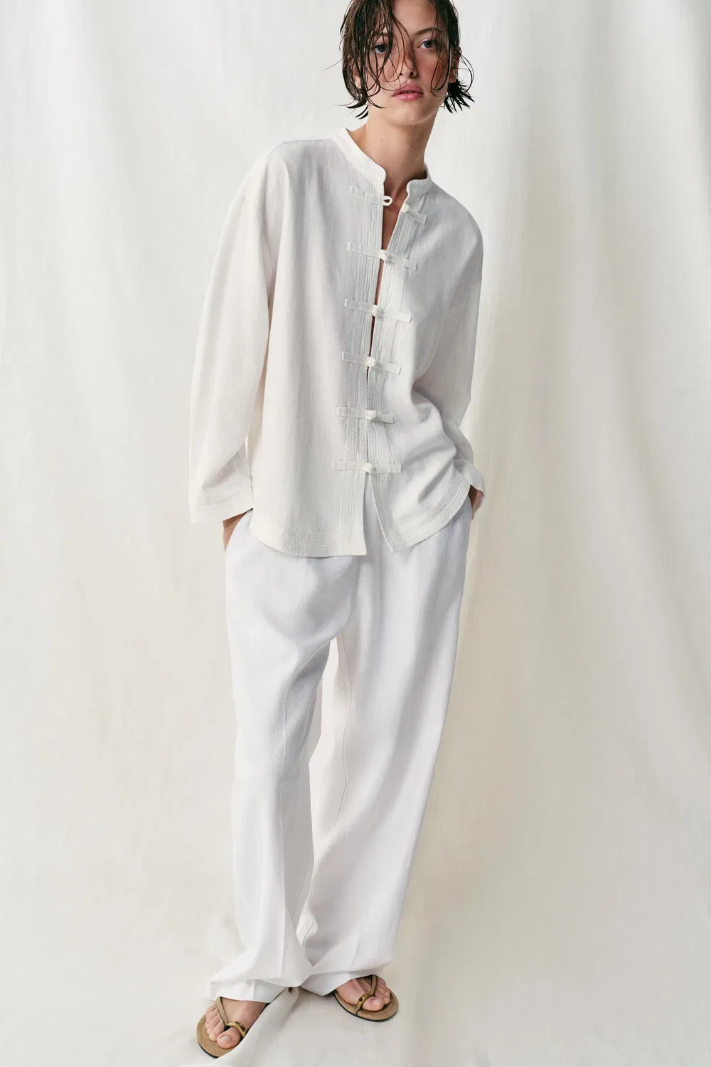 Рубашка оверсайз из льняной смеси с застежкой-бабочкой. ZARA, White