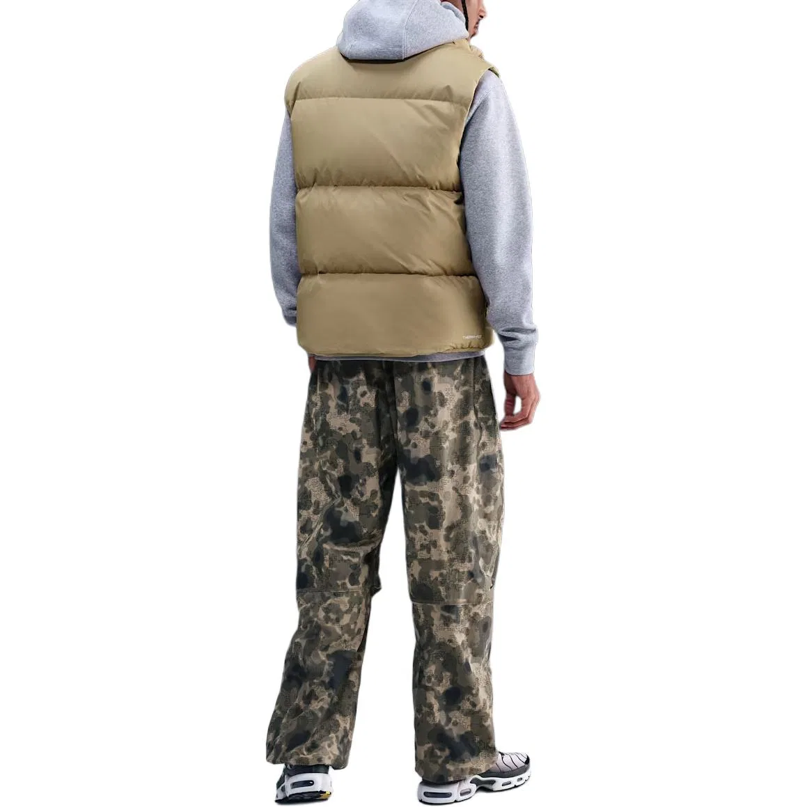 Пуховик Nike Sportswear Club Therma-FIT бежевый — фото 4