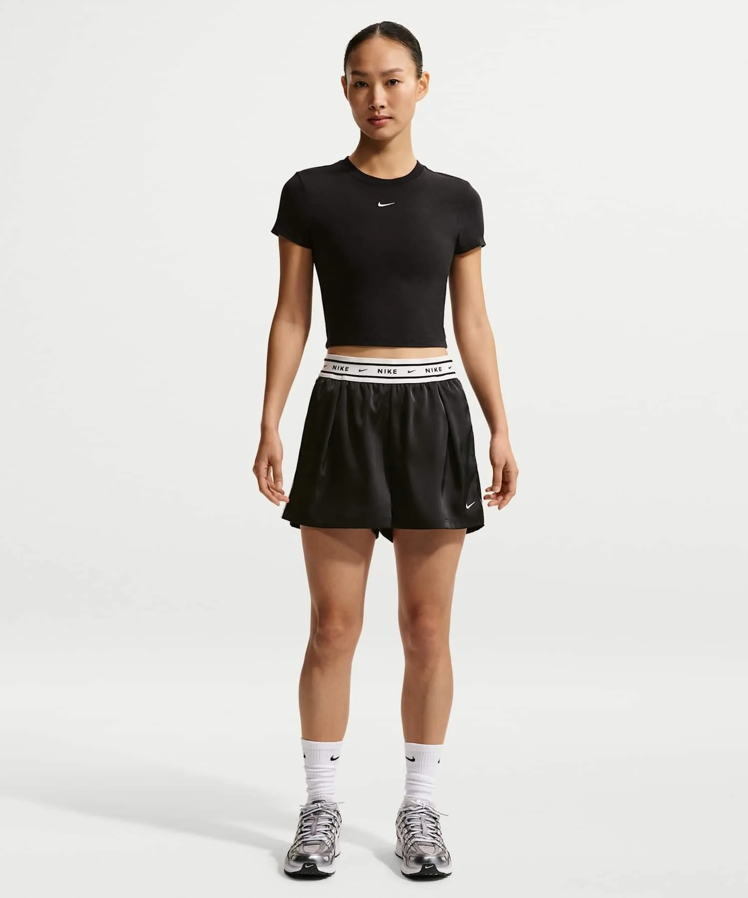 Женские атласные шорты Nike Sportswear Loose IH1329-010 чёрные