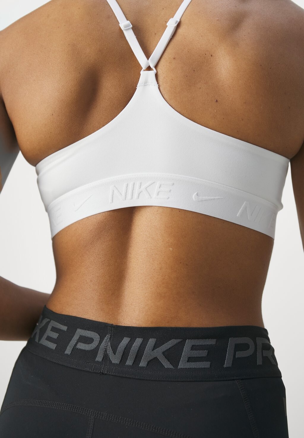 Спортивный бюстгальтер с легкой поддержкой INDY BRA Nike, белый — фото 3