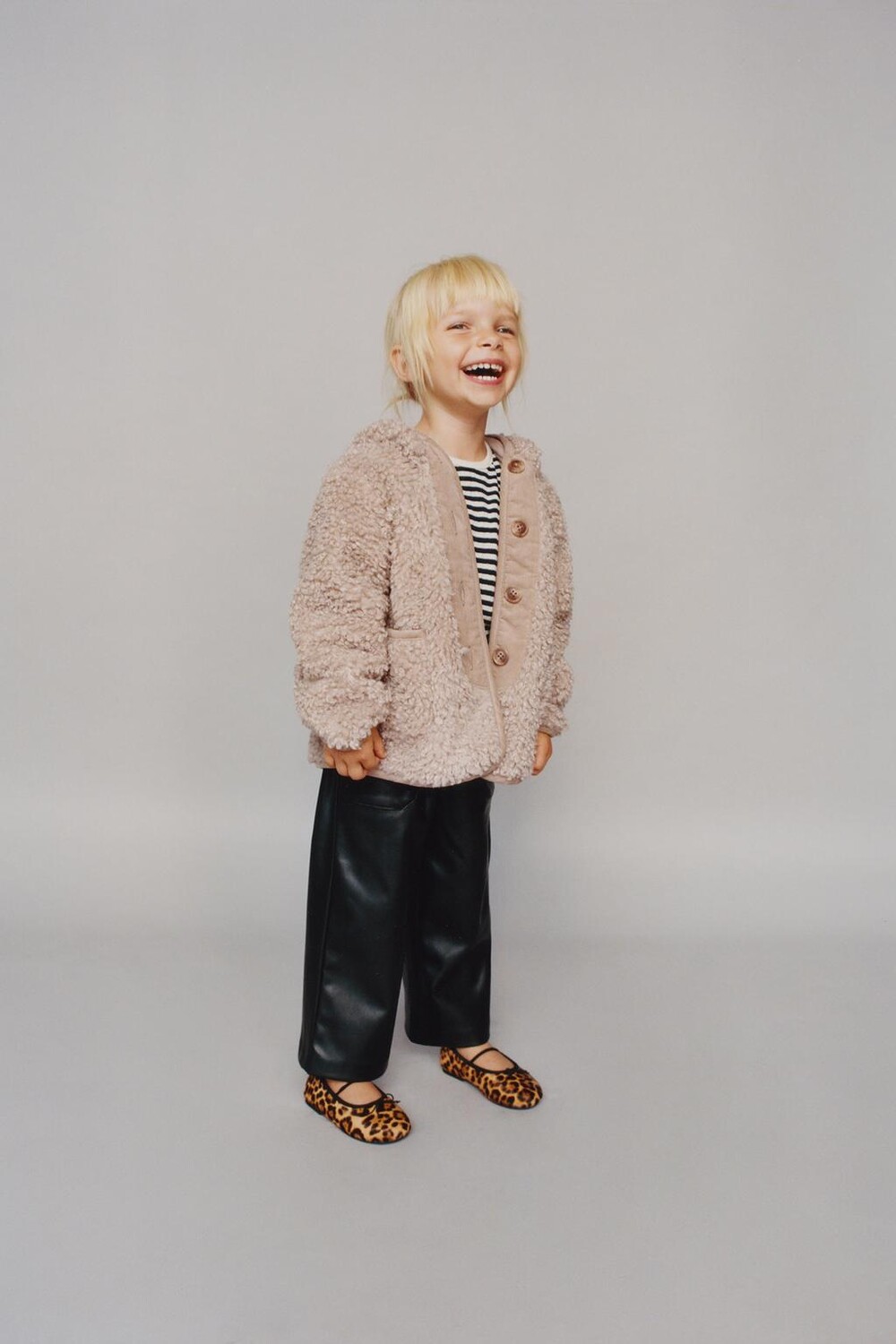 

Куртка из искусственной овчины с капюшоном ZARA, кэмел