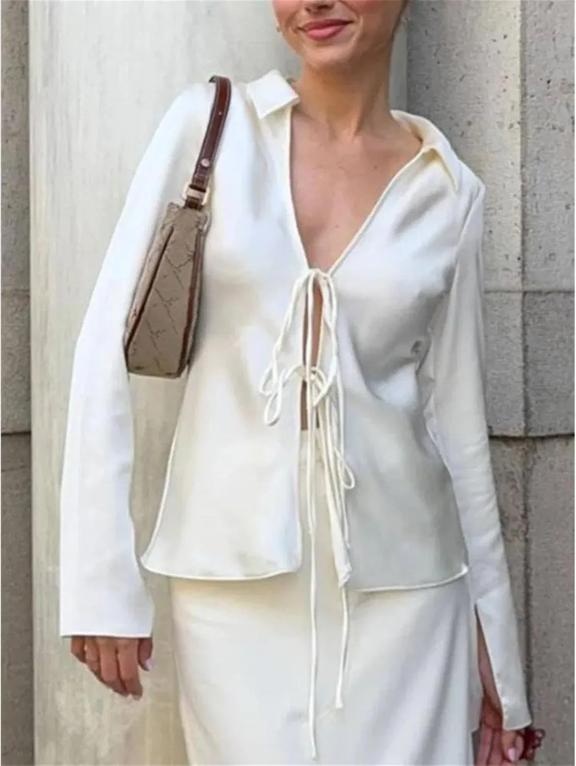 Женская атласная рубашка с длинным рукавом, модель Bowknot Lace Up Slim V Neck, чёрный — фото 2