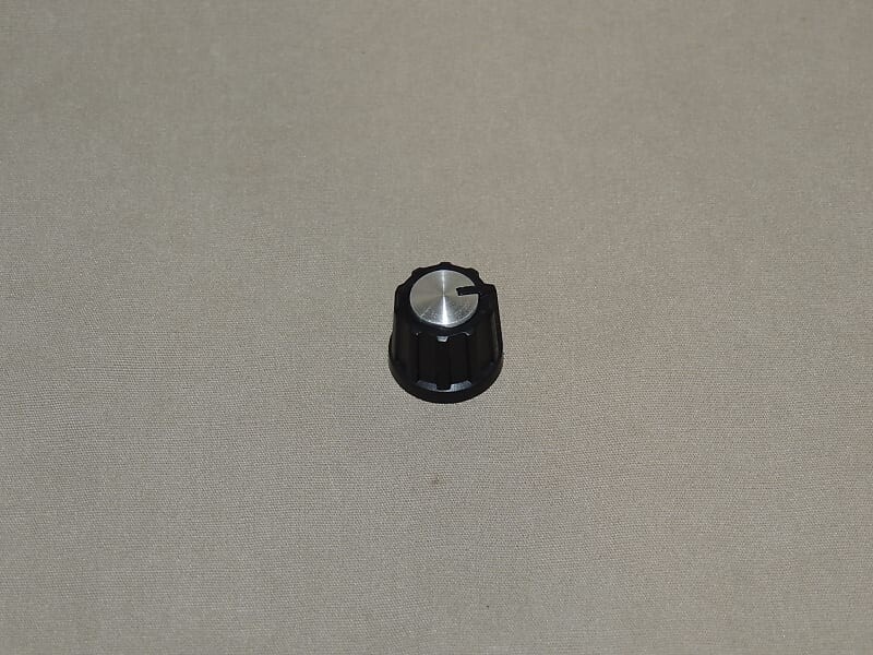 

Поворотная ручка Roland VR09B / VR730 EFX (маленькая) [музыка трех волн] VR09B / VR730 EFX Rotary Knob