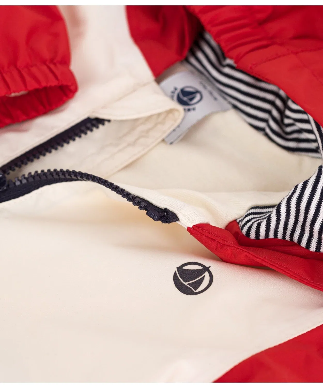 Детская ветровка с капюшоном, без принта, модель Mountain Parka PETIT BATEAU, Red — фото 4