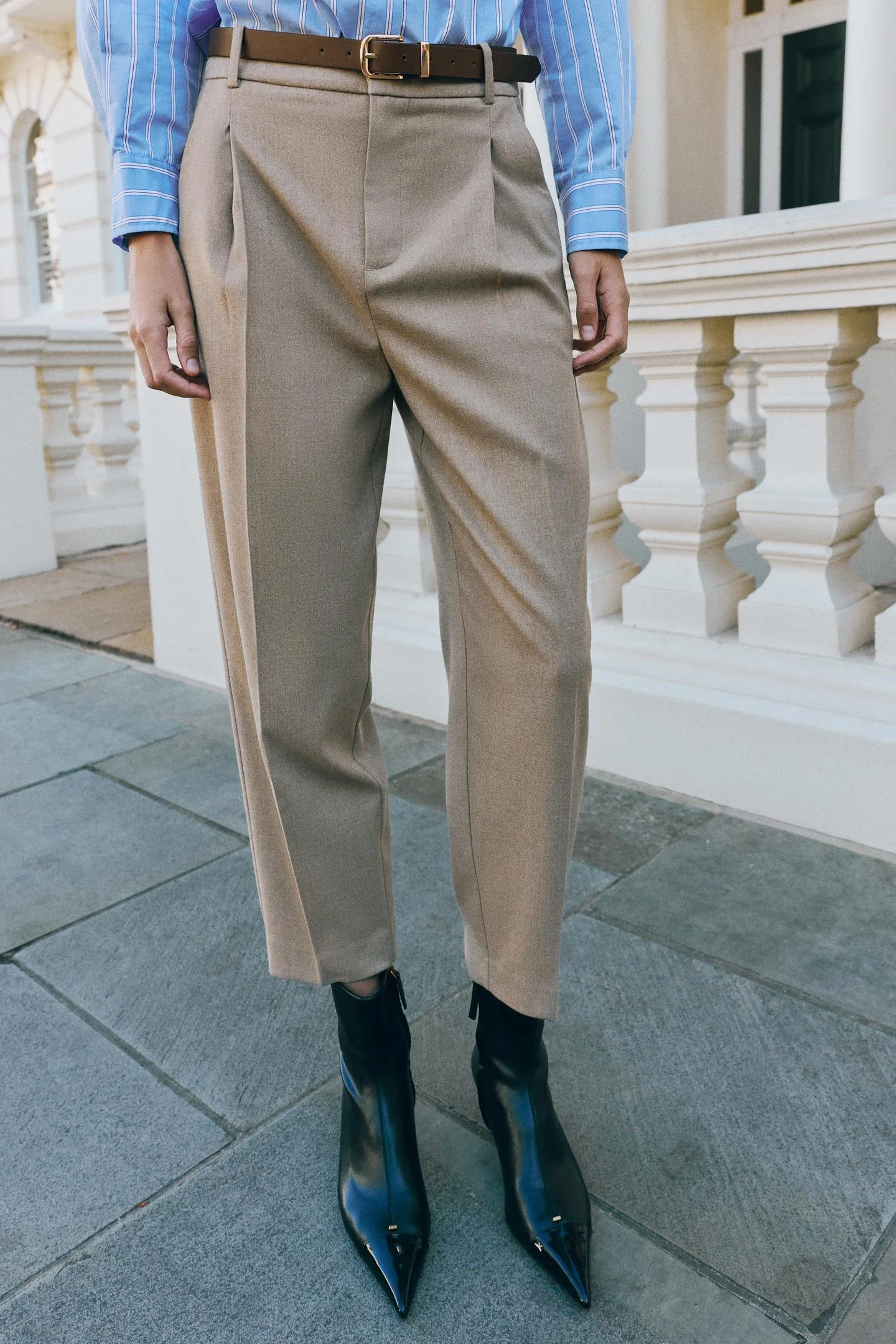 Брюки Zara укороченные с ремнем, песочный меланж