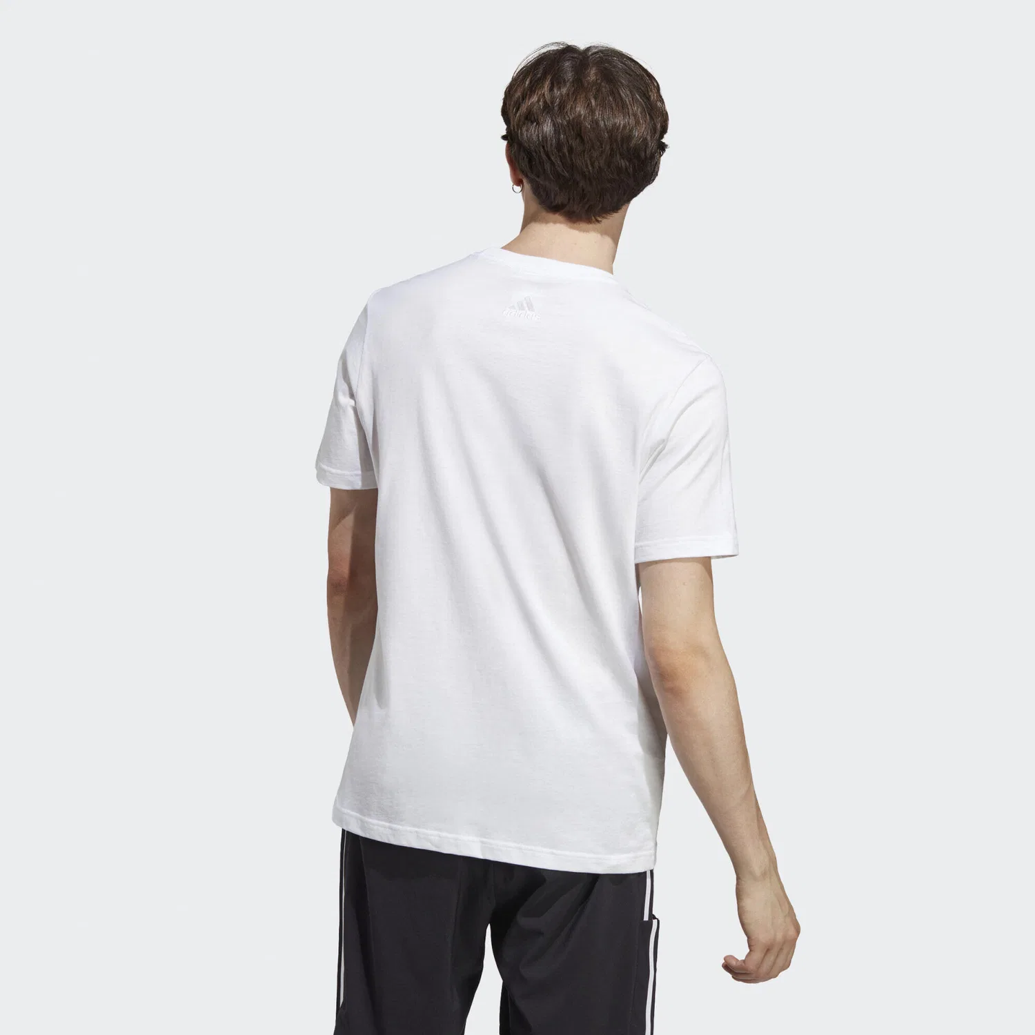 Мужская футболка с вышитым логотипом Essentials Single Jersey Linear Embroidered Logo T-Shirt Adidas, Weiss Schwarz — фото 3