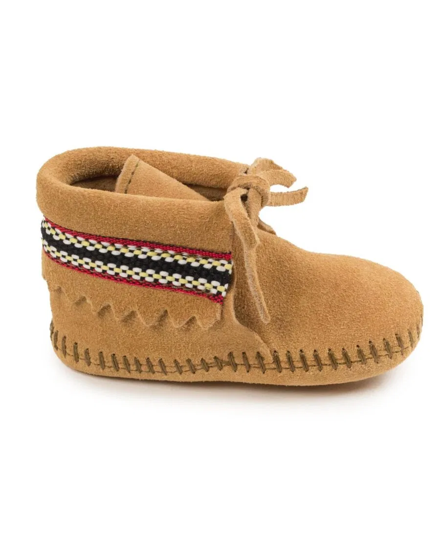 Пинетки-ботиночки из замши с плетеной отделкой Minnetonka, Tan — фото 2