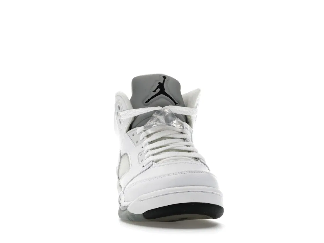 Детские кроссовки Lifestyle с классическим дизайном Jordan 5 Retro Jordan, White/Black-Metallic Silver — фото 2