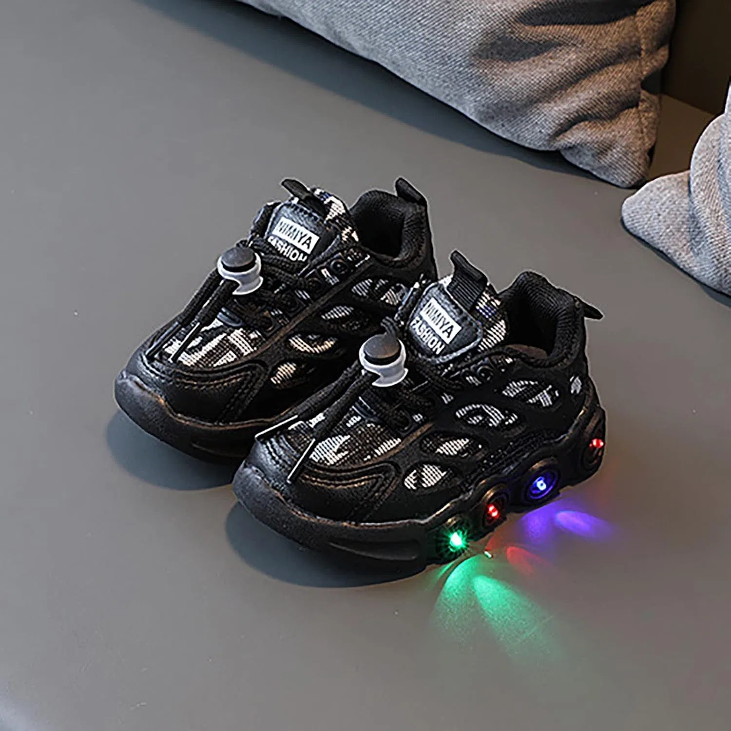 Детские кроссовки для мальчиков с подсветкой из дышащей сетки, Black — фото 2