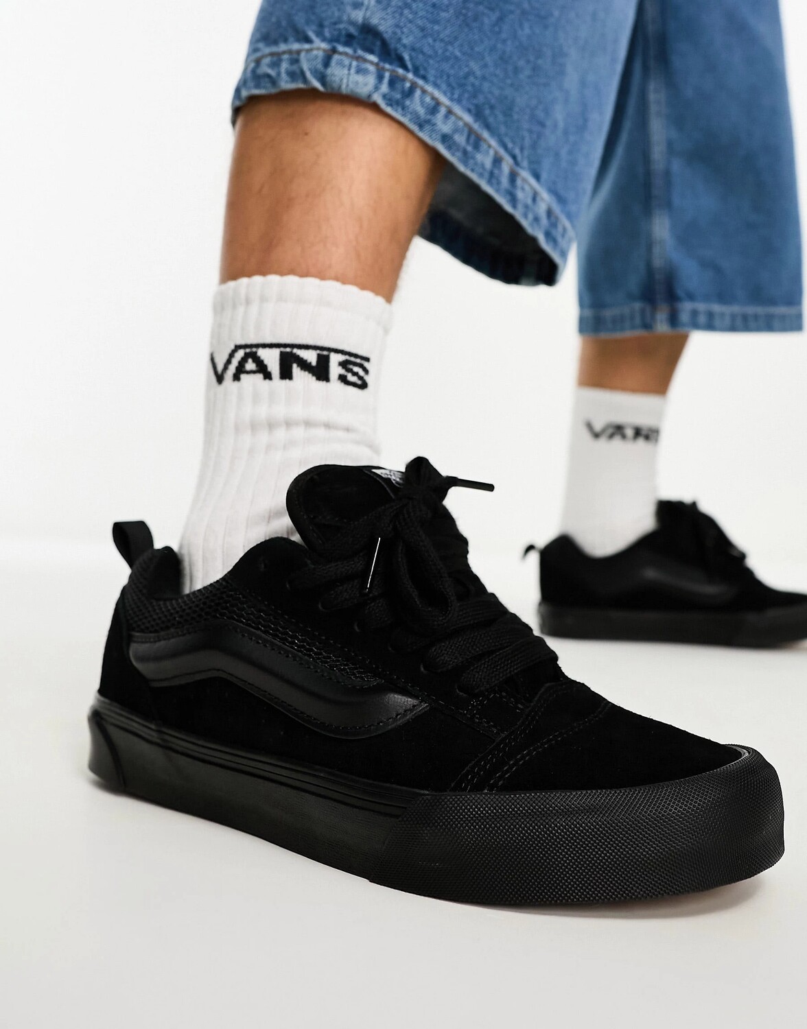 

Кроссовки однотонные Vans Knu Skool Chunky With Black Sole, черный