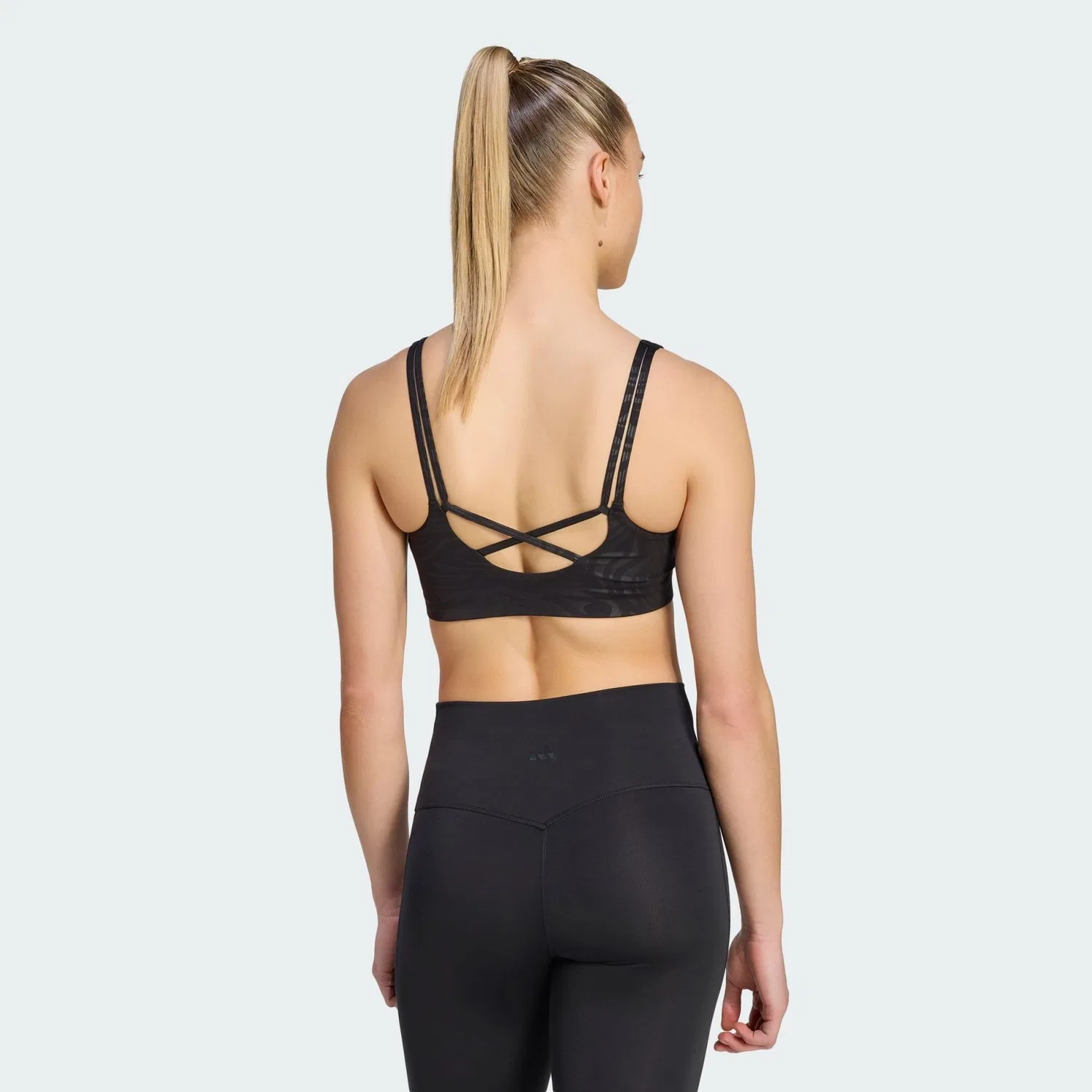 Женский спортивный бюстгальтер с графическим принтом All Me Essentials, Adidas, Schwarz — фото 2