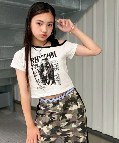 Детская футболка с принтом, модель Girl Print Off Shoulder RandS, White/Black — фото 4