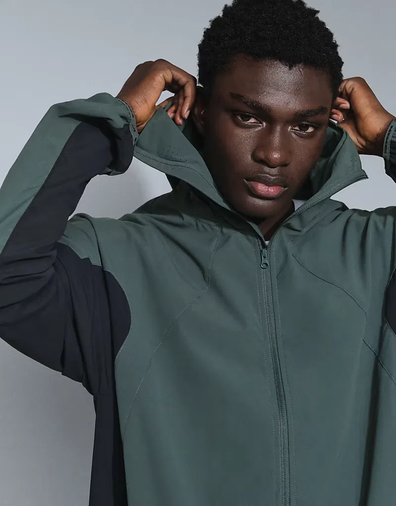 Куртка Nike Tech Helios Sun с капюшоном и козырьком, темно-зеленый — фото 3