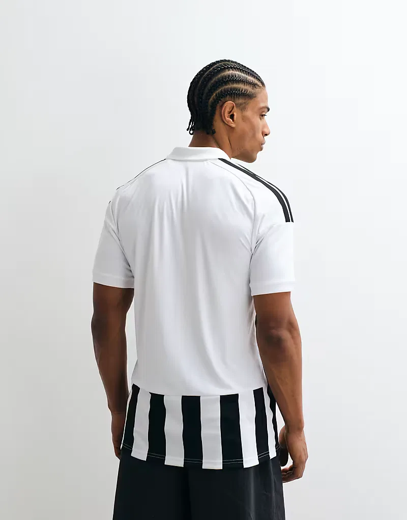 Домашняя футболка Adidas "Ювентус" сезона 26/27 в бело-черную полоску — фото 4