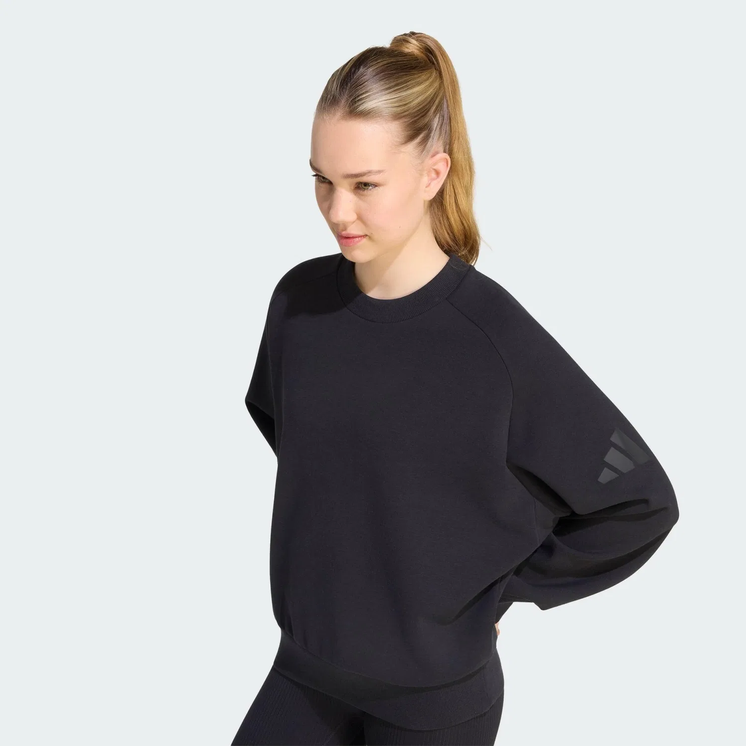 Мужской свитшот свободного кроя Soft Lux Sweatshirt Adidas, Schwarz — фото 4