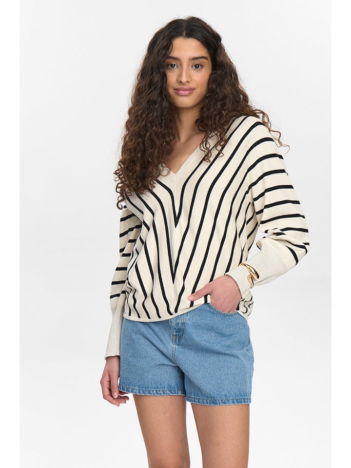 

NÜMPH Свитер кремового/черного цвета