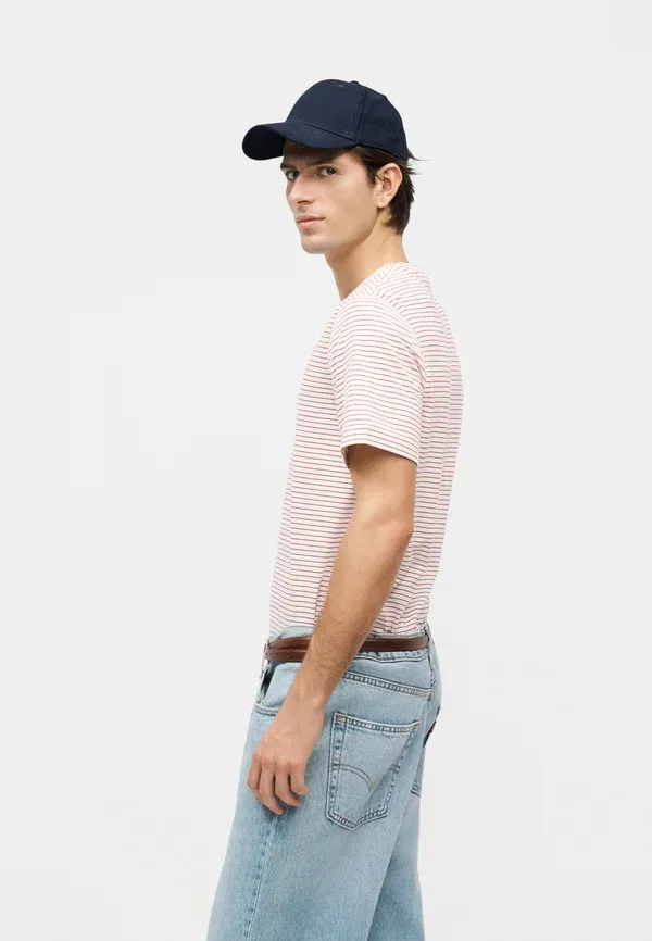 Футболка Tommy Hilfiger Seasonal fit tee core essentials print t-shirt, цвет экрю/средне-красный — фото 3