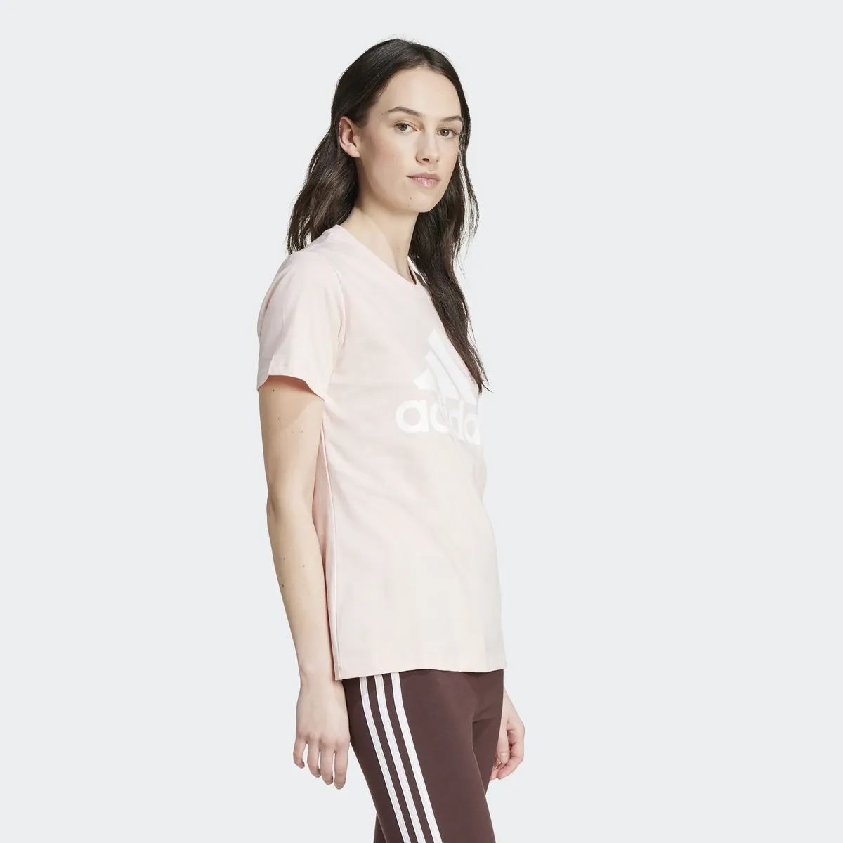 Футболка Adidas Sportswear "LOUNGEWEAR ESSENTIALS LOGO", цвет Sandy Pink — фото 3