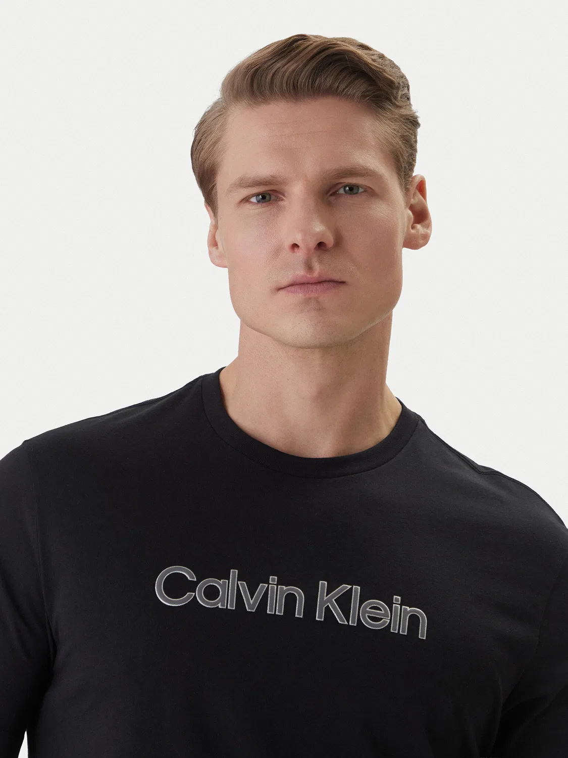 Мужская футболка стандартного кроя Calvin Klein, черный — фото 4