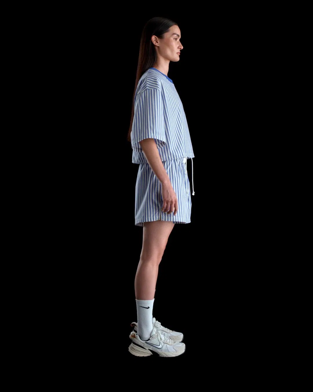 Женская футболка с коротким рукавом из поплина Nike Sportswear Chill Poplin Striped Boxy Top, Royal Blue — фото 2