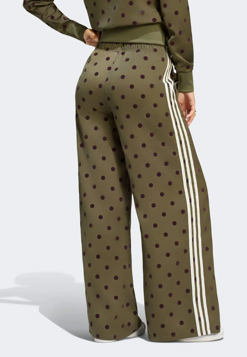 Брюки с широкими штанинами из атласа в горошек Adidas Originals, Olive Strata — фото 2