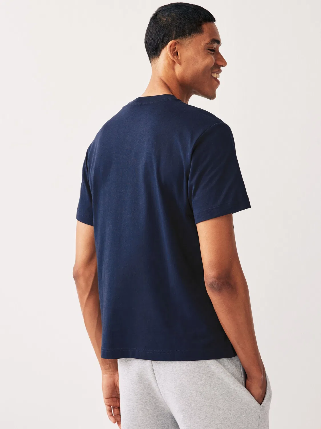 Lacoste Темно-синяя хлопковая футболка свободного кроя средней плотности из джерси — фото 2