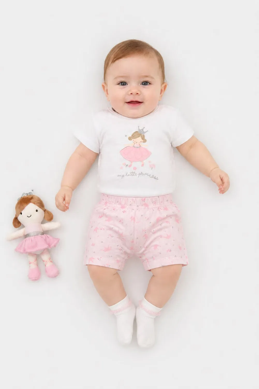 Комплект футболки и шортов с принтом и мягкой игрушкой Rock-A-Bye Baby Boutique, разноцветный
