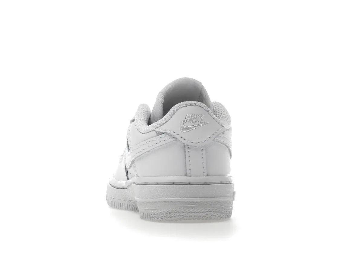 Детские кроссовки с минималистичным дизайном Nike Air Force 1 Low LE Nike, White/White — фото 4