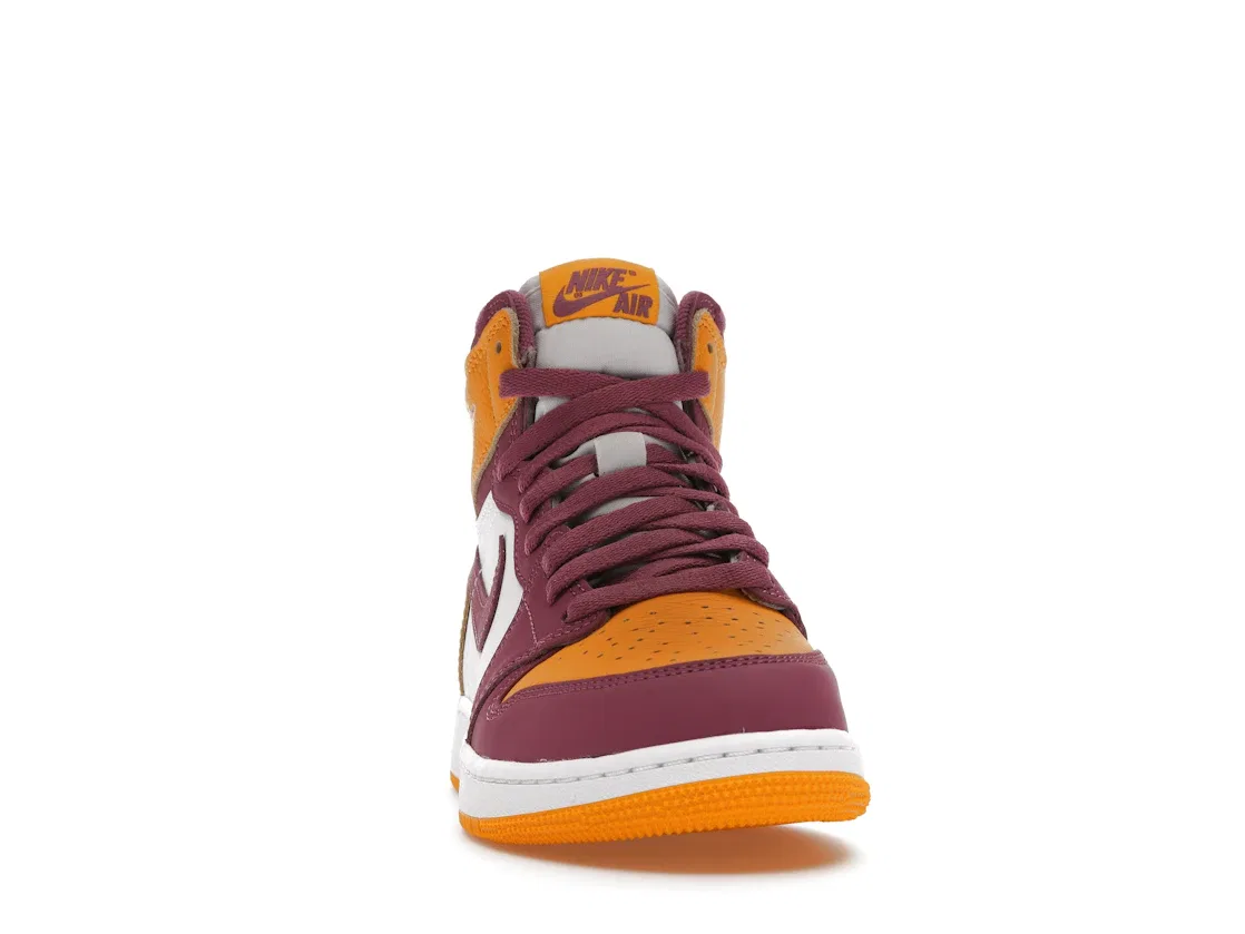 Детские кроссовки с кожаным верхом Jordan 1 Retro High OG Brotherhood, University Gold/Light Bordeaux-White — фото 2
