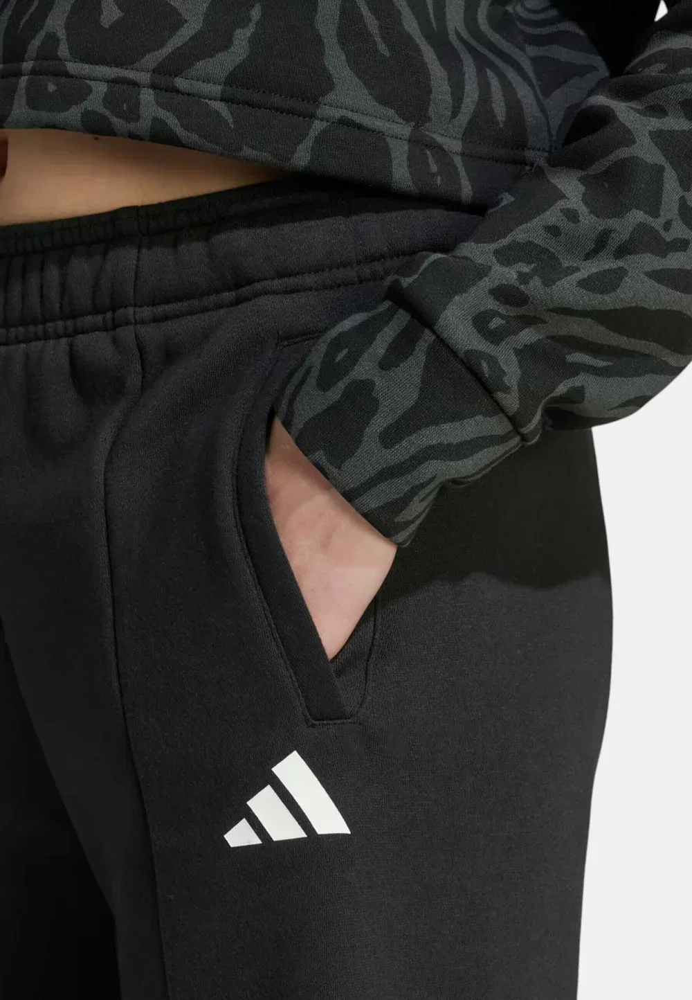 Спортивные штаны Future Icons с широким распашным подолом Adidas Sportswear, Black — фото 3